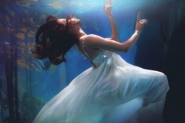 Angelina Jolie’s Cape Is Quite the Fashion Flashback